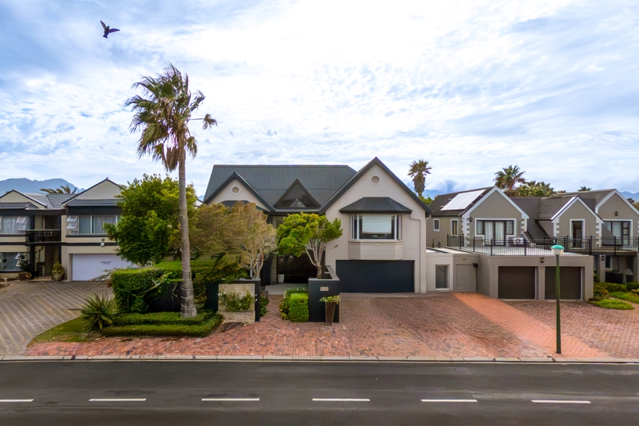 4 Bedroom Property for Sale in Greenways Golf Estate Western Cape
